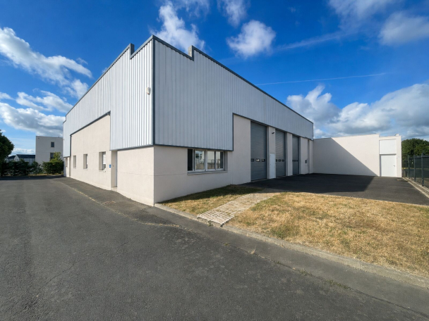 Photo 1 – location entrepôts / activités	SAINTE LUCE SUR LOIRE (44980)