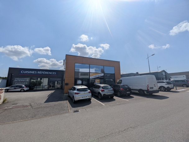 Photo 1 – location Local commercial	SENE (56860)