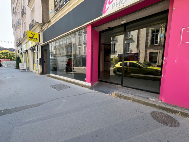 Photo 1 – location Local commercial	NANTES (44000)